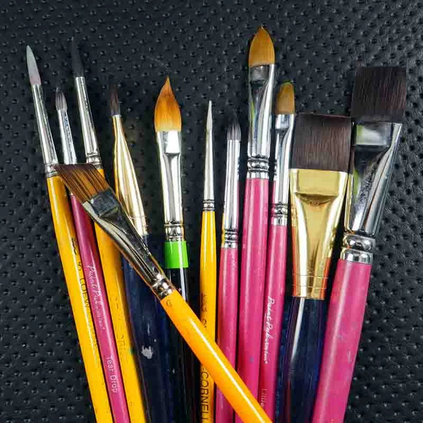 Choosing Basic Brushes For Face Painting 